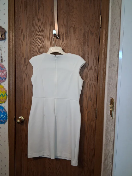 Elegant White Midi Sheath Dress with Slim Belt - Picture 2 of 7
